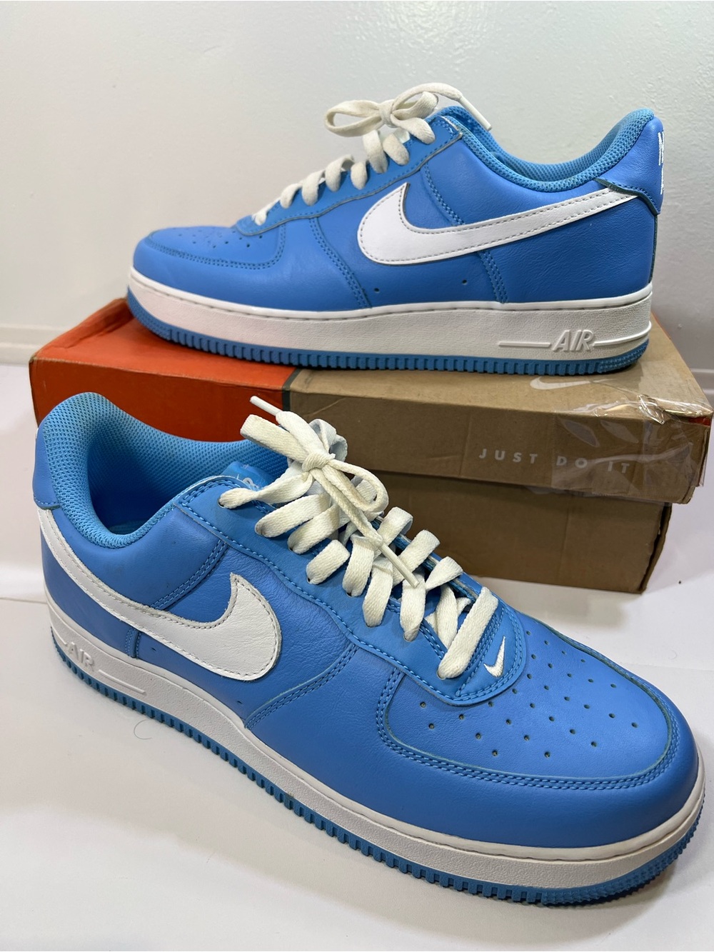 Nike Low-Top Sneakers — Blue / White